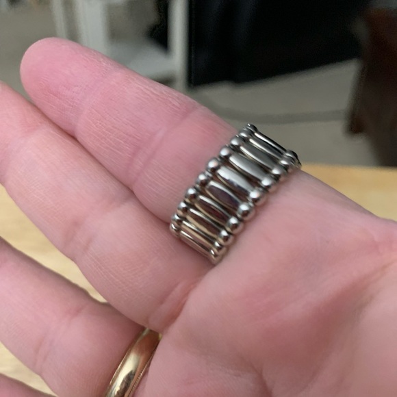 Rings (all with a stretch band) fits sizes 7.5-10 - Picture 4 of 15
